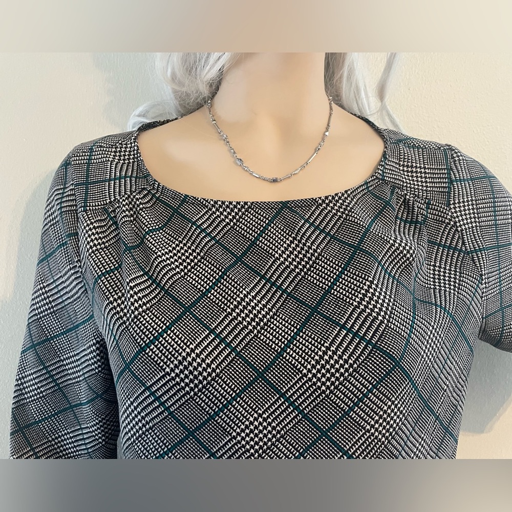 The Limited 3/4 plaid top - Picture 2 of 6